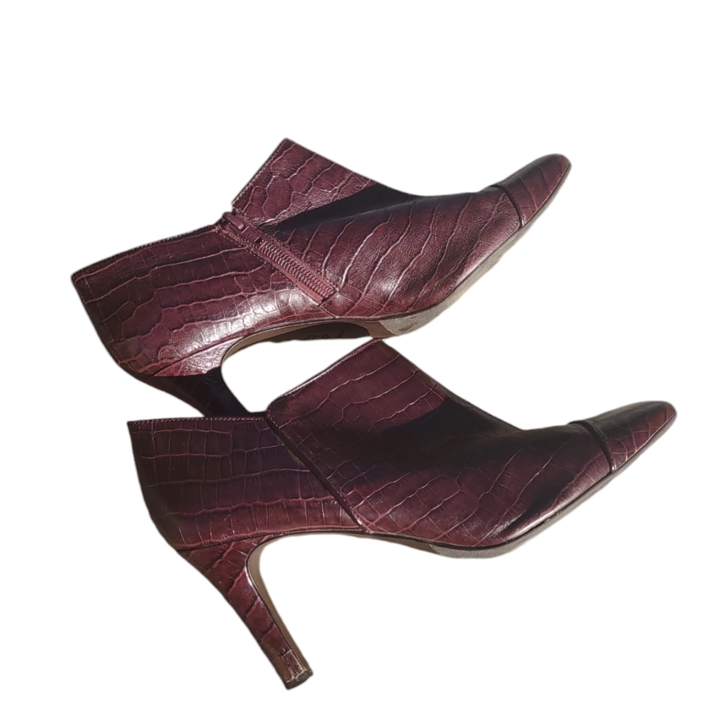 Antonio Melani Women's Shoe Size 9 M Burgundy Crocodile Print in GUC